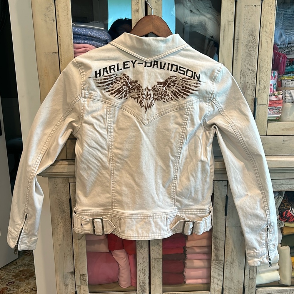 Size medium Harley Davison, zipper front cream, colored jacket